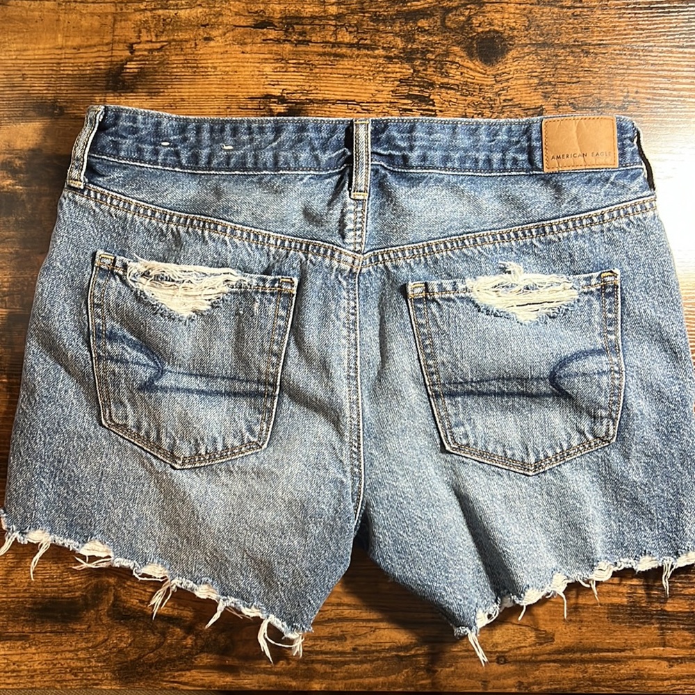 American Eagle Tomgirl Midi Short Size 8 Distressed Look - Picture 2 of 4